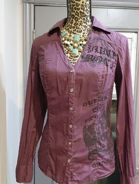 GUESS Plum Button-Down Graphic Shirt